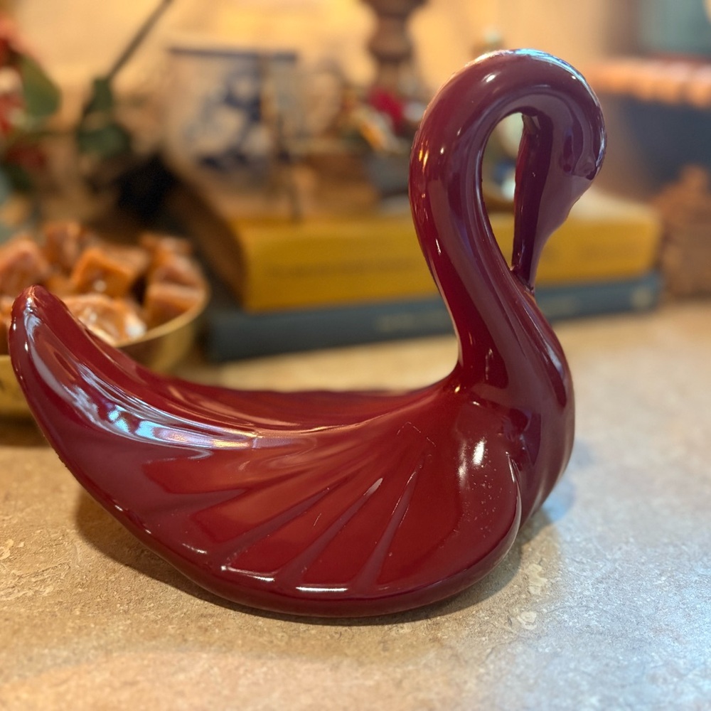 Vintage 1981 Maroon Swan Andre Richards Bathroom Décor Hand Towel Holder Ceramic - Picture 3 of 8